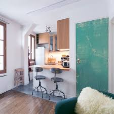 Apportez Une Finition Enduit A La Porte De Votre Interieur Avec Ce Sticker De Porte Bleu Aux Effet Usee Et Frott Deco Stickers Meuble Cuisine Decoration Maison