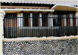 Penggunaan pagar hitam dengan orientasi horizontal berpadu warna terang membuat rumah tampil modern. 109 Desain Pagar Dan Pintu Besi Minimalis Modern Dan Konvensional Simomot