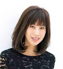 2層の前髪でふんわり見せる かぶせバング 40代のミディアムヘア ミディアムヘア ジャパニーズビューティー ヘアスタイル