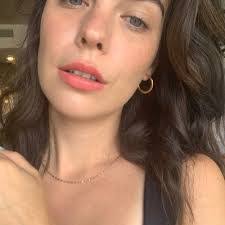 Amy Sirois's Instagram, Twitter & Facebook