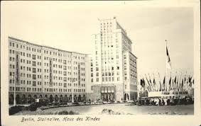Sie sind auf der suche nach einer einrichtung, die sich. Berlin Stalinallee Haus Des Kindes Kat Berlin Nr Wz20065 Oldthing Ansichtskarten Berlin