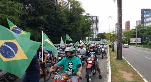 Resultado de imagem para o povo em carreata pró  bolsonaro