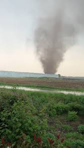 Deutschland drohen am sonntag schwere gewitter, teilweise wird sogar vor tornados gewarnt. Dwd On Twitter Tornado In Belgien Ein Tornado Bildete Sich Am Sonntag Bei Loenhout In Der Nahe Von Antwerpen An Der Belgisch Hollandischen Grenze Video Aufnahmen Zeigen Wie Der Tornado Wohl Uber Unbebautes Gelande