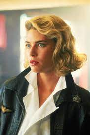 Kelly mcgillis' next prominent job was that of flight teacher charlie in the 1986 military pilot film top kelly mcgillis filled the role of guardian for miss venable jessica tandy in 1988's the house on. Pin On Hadi Love Pinterest