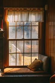 Enfin, nous pouvons vous faire des commandes de fenêtre pvc sur mesure au cas où les modèles standards ne vous conviendrez pas. Fenetre A Carreaux Avec Rideaux