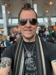 Such a magical moment in the show with all the lights 🔥🎸❤️ Lita Ford Dee  Snider