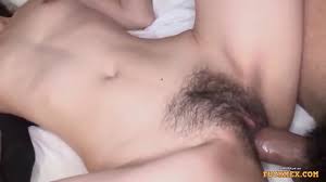 Dándole duro en el coño peludo a una nena que conocí en FUCKMEX.COM -  XNXX.COM