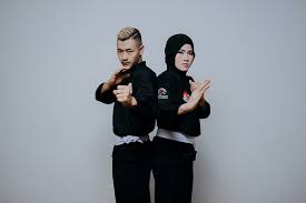 Sh terate ppdu tg d dirikan oleh sony karsono 1996,yg jga mengajar d smp n 3 peterongan skarang ini sdah berkembang d kalangan ponpes darul 'ulum. Menikah Hari Ini 10 Gaya Prewed Atlet Pencak Silat Hanifan Pipit