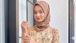 Penasaran seperti apa sosok calon menantu ucok baba ini?. O4u9lm0yfdu3 M
