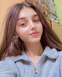 Can I get some ideas for my husband's lunch… He gets 30 minutes. No time to  wait in line for the microwave. He's tired of all the bread from  sandwiches. He works