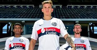 Die neue arena, die in den kommenden jahren in buenos aires entstehen soll, werde papa francisco heissen, teilte san lorenzo mit. San Lorenzo 2019 Auswartstrikot Enthullt Nur Fussball
