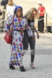 Paul pogba et sa femme ont accueilli leur premier enfant en janvier 2019, un garçon dont ils n'ont révélé le prénom qu'un an après, lors de son tout premier anniversaire. 06 Photos La Mere De Paul Pogba Et Sa Petite Amie A L Elysee Senego Com