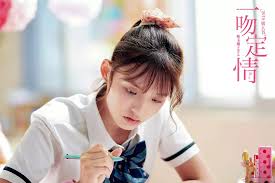 En un romance dulce y puro ambientado en la escuela secundaria, la alegre flotabilidad de xiang qin brilla. Fall In Love At First Kiss 2019