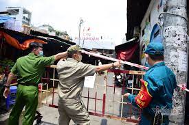Được biết, cơ quan chức năng đã lấy mẫu xét nghiệm 25 hộ với 96 nhân khẩu và 12 sạp với 26 tiểu thương. Dknm3ftsgc0svm