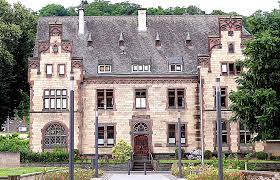 interessantes haus in andernach house styles mansions house