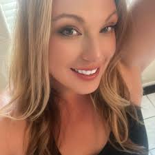 Seven years ago Michael and I celebrated Valentine's Day in Bali. We  snorkeled at dusk. We ate heart-shaped donuts and he infamously wrote “Life  Is Better With You” the next day. ⠀⠀⠀⠀⠀⠀⠀⠀⠀