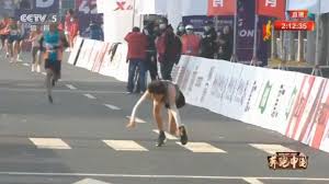 The site owner hides the web page description. é©¬æ‹‰æ¾è¯ é‡ŠåšæŒ ä»–æ''ç€ç—‰æŒ›çš„åŒè…¿å†²è¿‡ç»ˆç‚¹çº¿