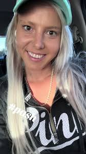 Christen Finger Hoch