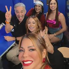 Estamos listos y en buena compañía en La Mega VIP con @shalimarrivera No se  lo pierdan HOY Sábado de 4-6pm en el 106.9FM #alomalavestyle #lamegavip  #shalimarrivera #wanda #malavez #radio #fm #lamega #colegas #