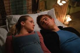Here's how old lili reinhart, cole sprouse, camila mendes, kj apa, and madelaine petsch are. Betty And Archie Break Up On Riverdale Lynchian Spoilers