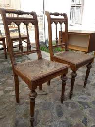 2 Alte Schicke Holzstuhle Zum Aufarbeiten Am Holz Sowie Geflecht Muss Was Gemacht Werden Also Was Fur Restauratoren Oder Holzstuhle Alte Holzstuhle Stuhle