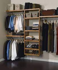 Model lemari gantung dengan tampilan modern dengan pembatas dinding kaca gelap dan wallpaper cantik di dinding lemari gantung minimalis anda memberikan kesan cantik dan menarik. 30 Model Lemari Gantung Minimalis Harga Untuk Dapur Baju