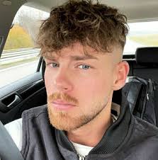 Elliot Pratt in people