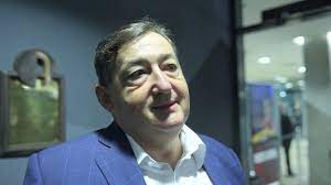 A comedy club színpadán a dumaaktuál. Meszaros Lorinc Mindenki Bulgariaba Youtube