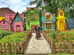 Harga tiket masuk pantai papuma jember terbaru. Lokasi Dan Harga Tiket Masuk Dira Park Garden And Resto Ambulu Jember Serunya Menikmati Liburan Serasa Di Belanda Daka Tour