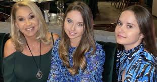 Watch popular content from the following creators: Davina Shania Geiss In Der Corona Krise Haben Sich Die Schwestern Wiedergefunden Bunte De