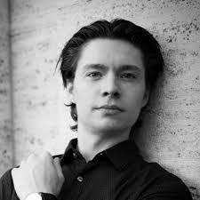 Ella Almer's Instagram, Twitter & Facebook