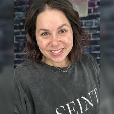 AUCTION TIME.... Is everyone ready to get their bid on? Today's auction  features this Ultimate Lip Kit full of lip balms, lipsticks, lip liners,  lip glosses and lip oils. Please review the