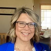 Amanda Holst's Instagram, Twitter & Facebook