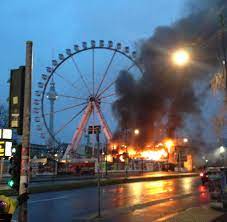 Es wurden mindestens 12 menschen getötet, 45 zum teil schwer verletzt. Alexanderplatz Feuer Auf Berliner Weihnachtsmarkt Ausgebrochen Welt
