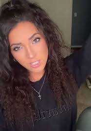 Gena Lynn's Instagram, Twitter & Facebook