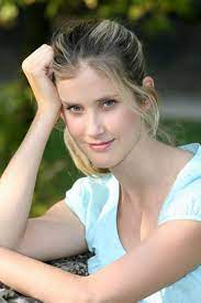 Kde je spáleno, tam nic neroste! Jana Bernaskova Alias Bety Ze Serialu Ulice Justynka Jede Na Elektrinu Ahaonline Cz