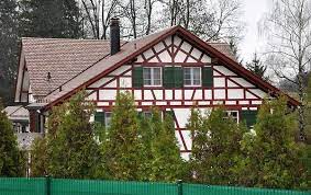 Das haus von sebastian vettel. Formel 1 Wird Sebastian Vettel Bald Schlossherr In Der Schweiz Express De