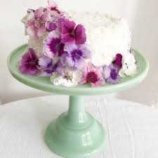 Edible flowers, saracino modelling paste, renshaw ready to roll icing. Such Pretty Things Cake Cupcake Decorating