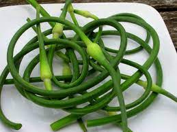 Scapes can be long and straight or coiled and bent at various points depending upon maturity of the scape, the spathe can be thin and petite or bulbous and split open. Garlic Scape Pesto Kevin Lee Jacobs