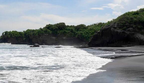 Pantai Medewi