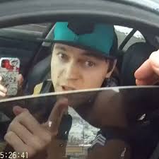 Amerikaanse politie vuurt tientallen kogels af tijdens verkeerscontrole:  bestuurder (25) sterft ter plaatse