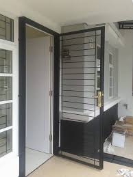 Alasannya sederhana, karena pagar besi motif kayu menghadirkan tampilan elegan dan minimalis. Gambar Pintu Kasa Nyamuk Besi Minimalis Bengkel Las Cilengsi Arbainlas