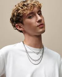 Meet Troye Sivan. A GRAMMY®-nominated global pop star who breaks norms. A  true original who wears what he feels