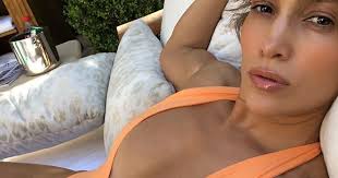 4,4 млн просмотров 2 недели назад. People Find It Hard To Believe Jennifer Lopez Is 49 After Looking At Her Latest Instagram Photos Bored Panda