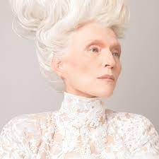 Maye musk and elon musk attend the 2017 vanity fair oscar party on february 26, 2017 in beverly hills, california. Maye Musk We Used To Live In A Rent Controlled Apartment In Toronto With Elon On The Couch Parents And Parenting The Guardian