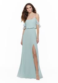 Ärmelloses design, herzausschnitt, schleife in der taille und langer schnitt. Off Shoulder Kleid Mit Tragern Von Morilee Bridesmaids In Mintgrun Heiraten Mit Braut De