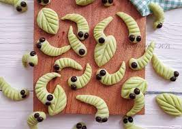 Dengan memblender bahan yang ada, hasilnya akan lebih halus. Resep Caterpillar Cookies Kue Kering Ulat Hijau Oleh Aziza Rahmi Cookpad