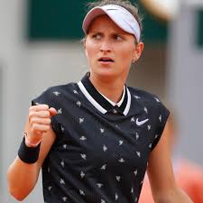 Životní bitva na nezvykle malém kurtu. Semifinale French Open Marketa Vondrousova Po Odkladu Semifinale Drzi Rutinu Prijel Za Ni Pritel Sport Cz