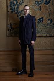 Subito a casa e in tutta sicurezza con ebay! Moda Uomo 2020 Abito Gessato In Primavera Vogue Italia