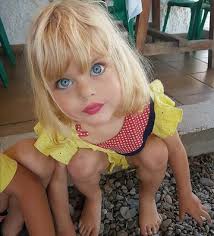  bayang semu simajnun . Claudia Gadis Kecil Bermata Biru Yang Cantik Seperti Boneka Foto 1
